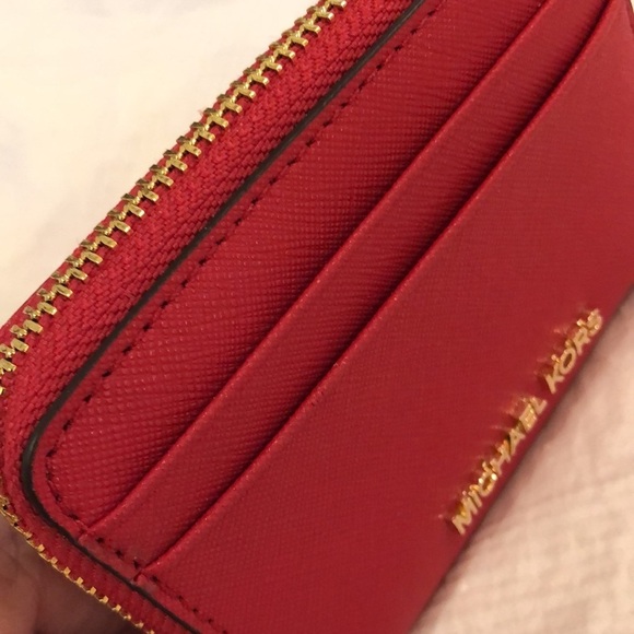 MICHAEL KORS ZIP AROUND WALLET NWOT - Picture 5 of 5